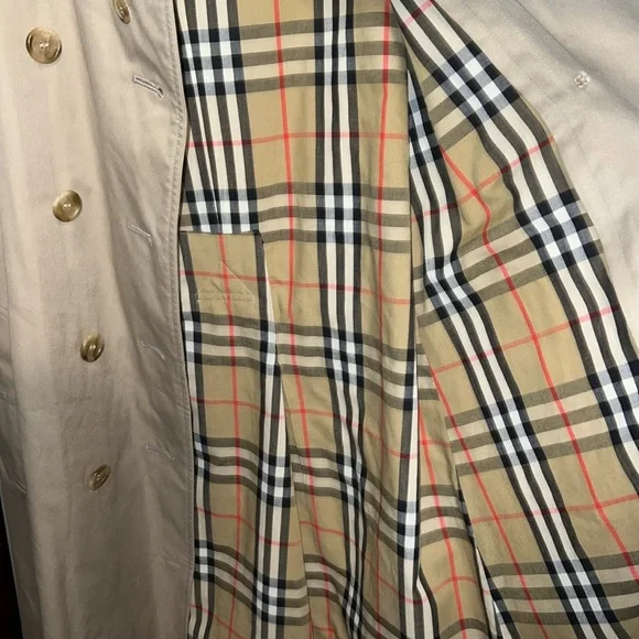 Vintage Burberry tan trench coat 80s - Picture 9 of 12